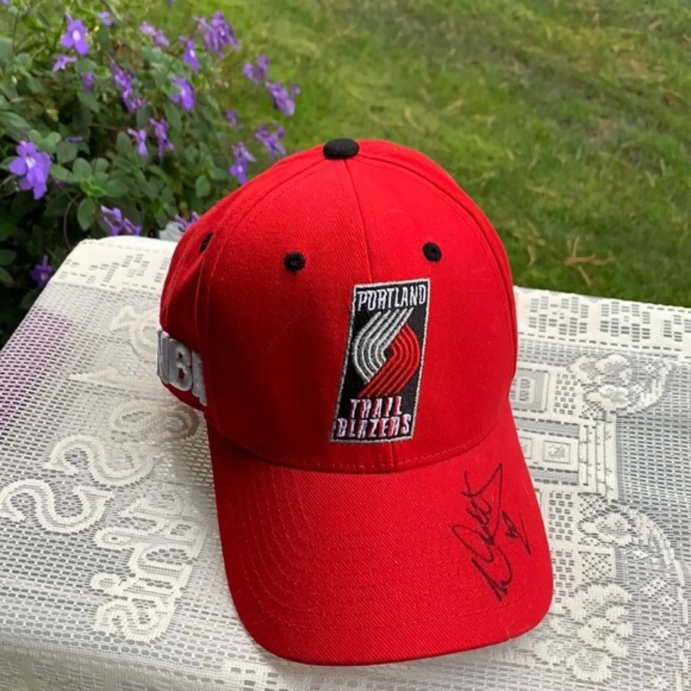 Wesley Matthews autographed cap- Portland Trailblazers Read below